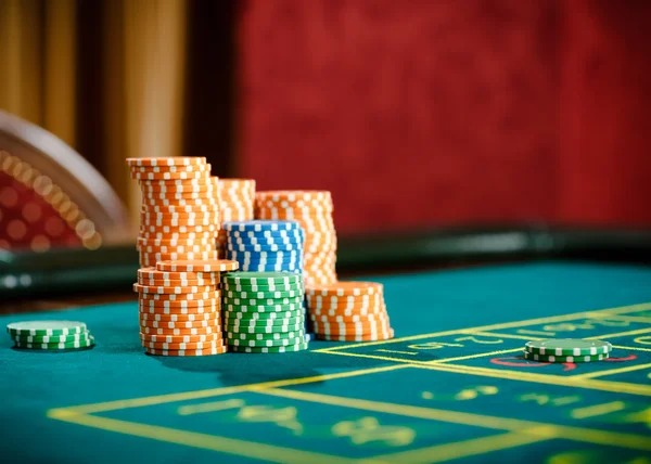 QRIS and GoPay payment review beside gaming categories